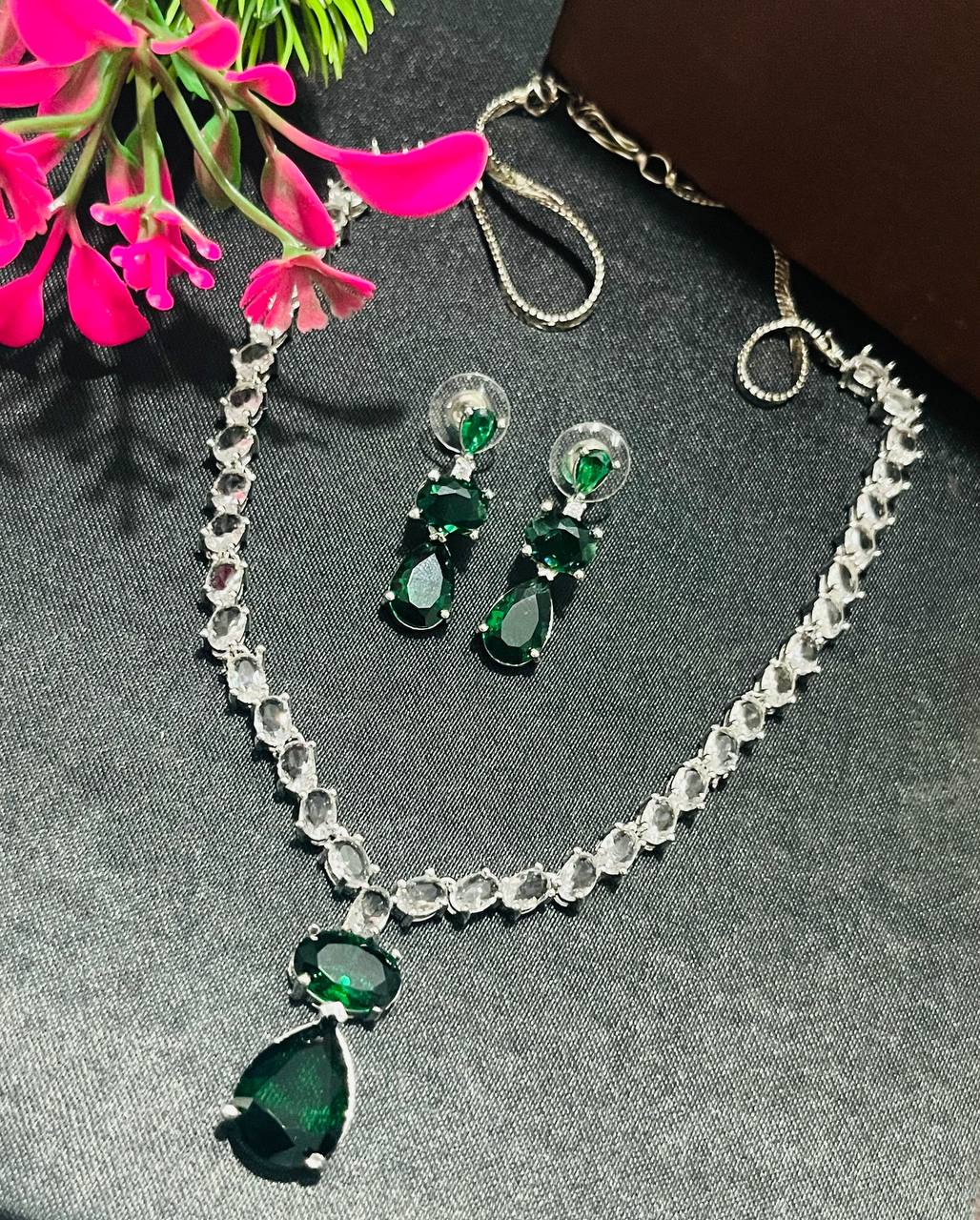 Green Teardrop Necklace Set – Elegant Party Wear Jewelry