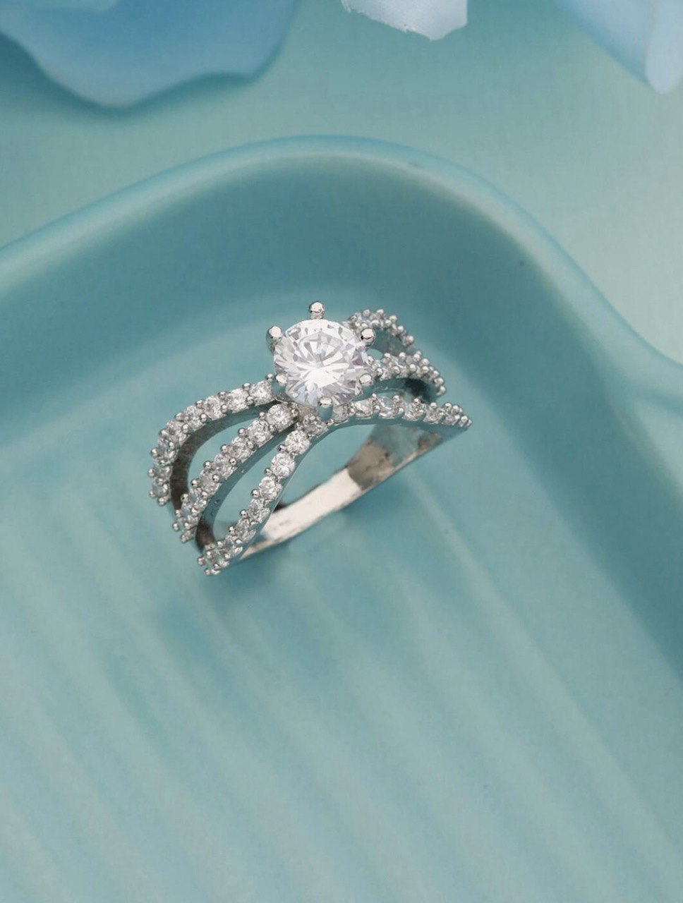 Elegant Split Band Diamond-Style Finger Ring for Women