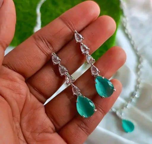 Light Green Teardrop Necklace Set – Elegant Bridal Jewelry
