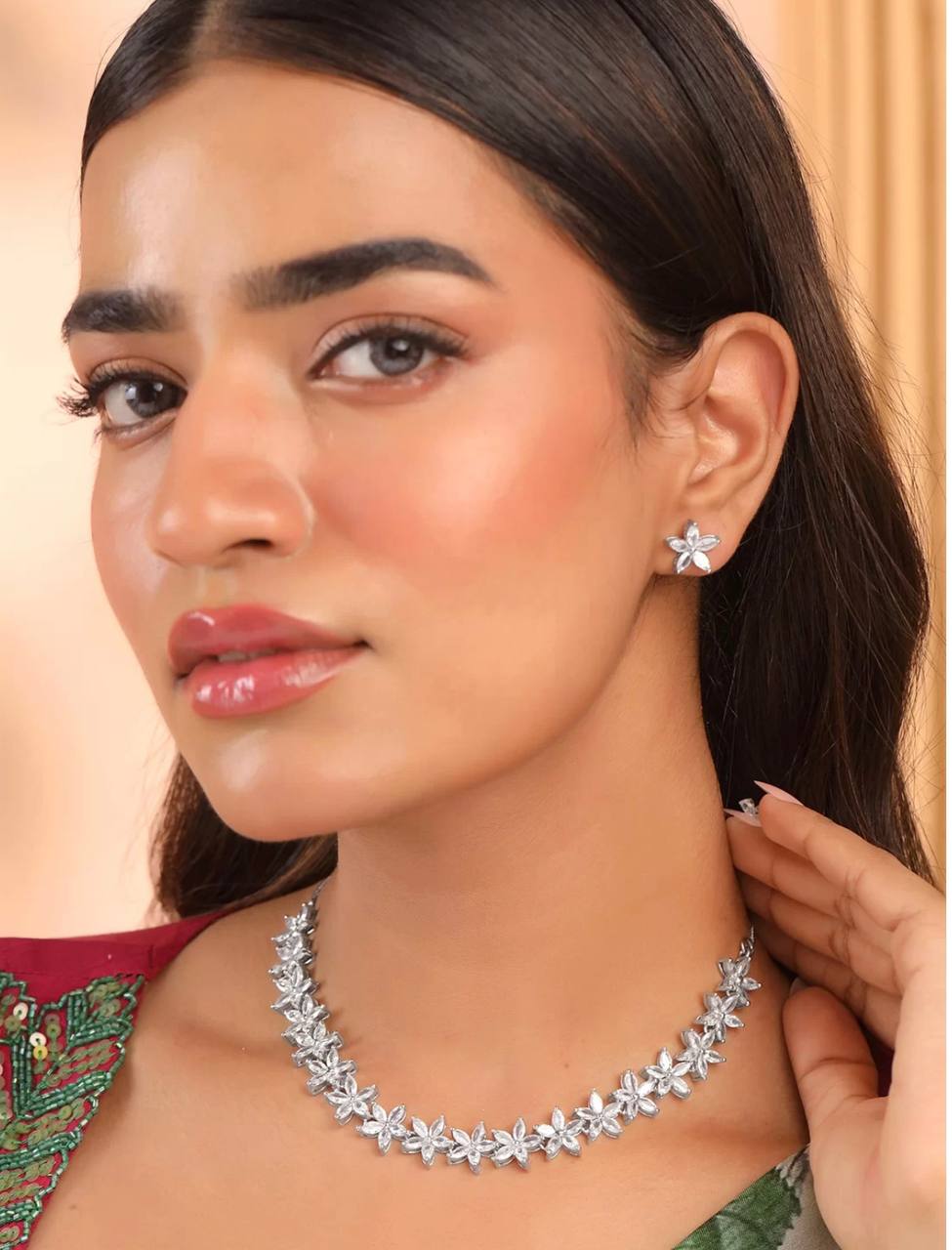 Crystal Floral Necklace & Earrings Set – Elegant Silver-Tone Jewelry