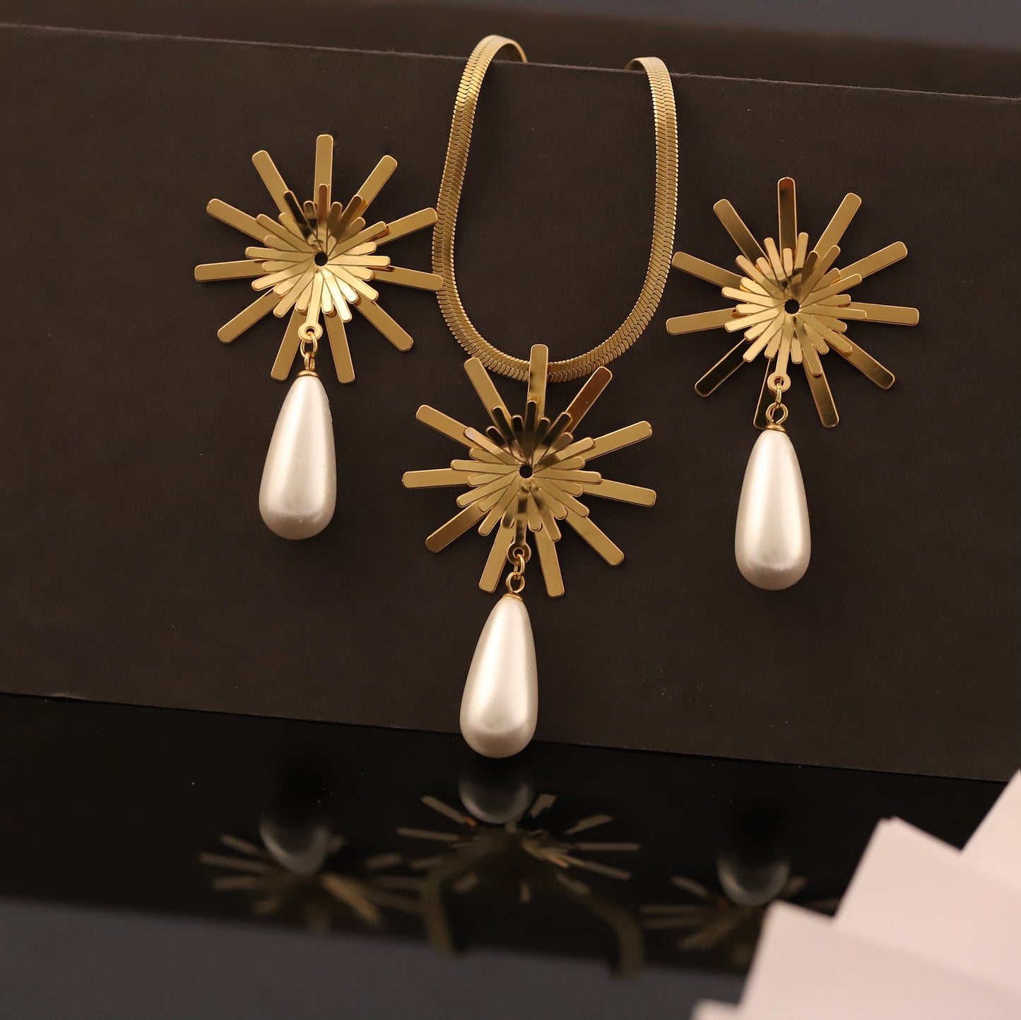 Anti-Tarnish Gold Starburst Pendant & Pearl Drop Set