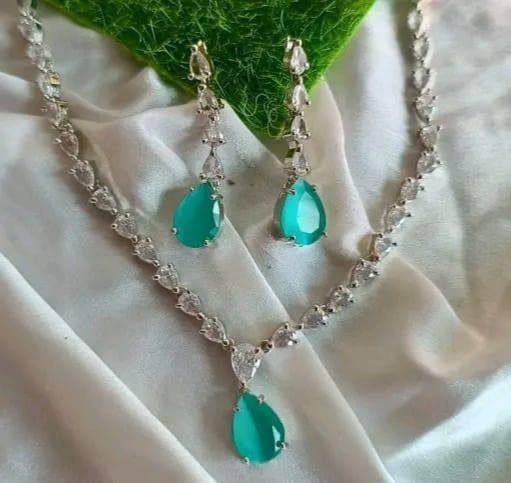 Light Green Teardrop Necklace Set – Elegant Bridal Jewelry