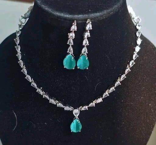 Light Green Teardrop Necklace Set – Elegant Bridal Jewelry